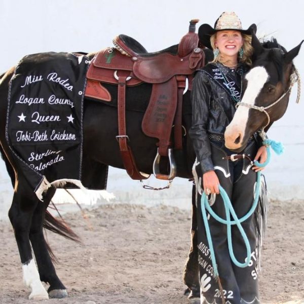 tobi beth erickson with horse
